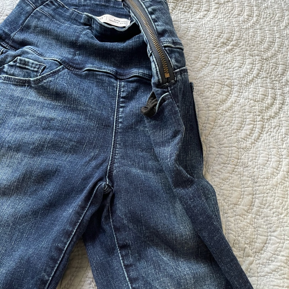 Side zip high rise jeans